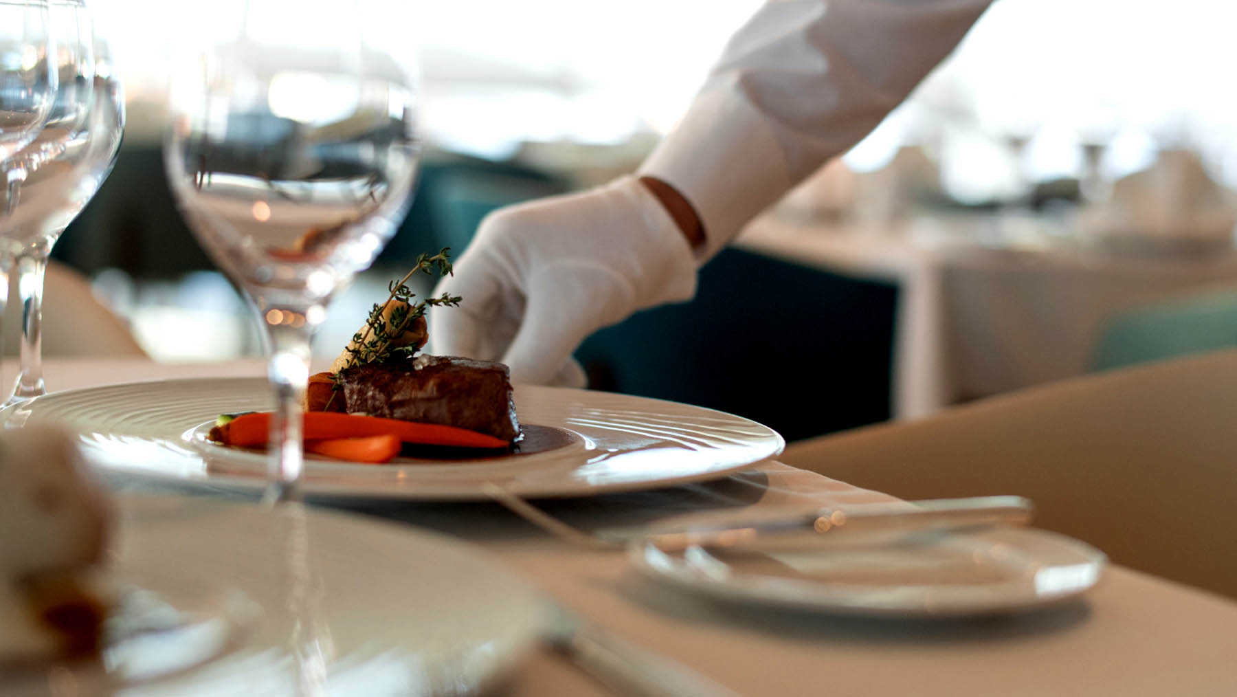 Immersive Dining Experiences