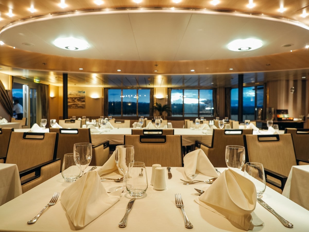 Immersive Dining Experiences